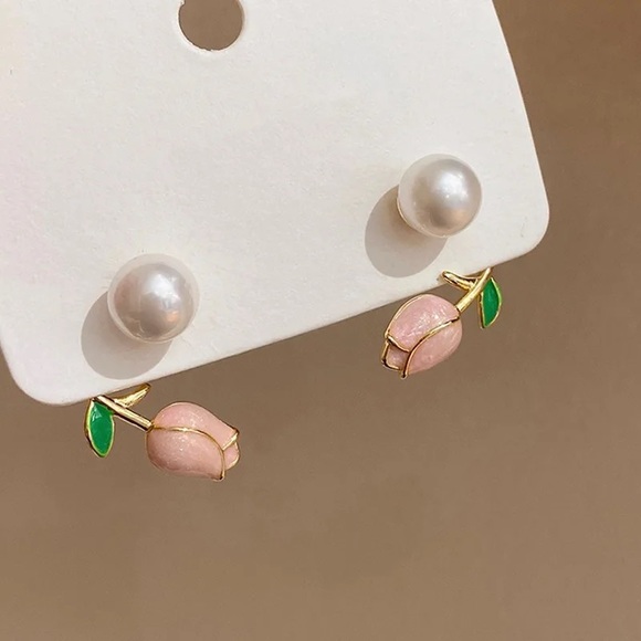 New* Pink Tulip Flower Pearl Stud Earrings - Picture 3 of 4